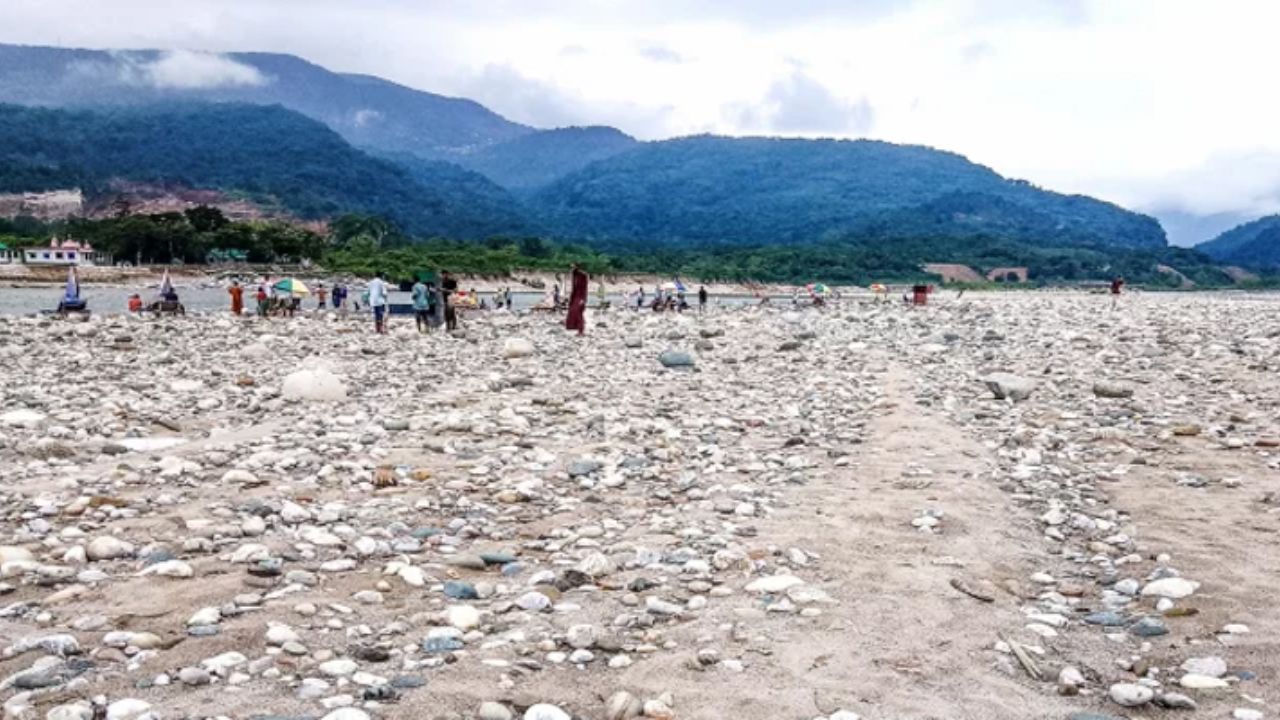 2025/July 2025/সাদা পাথর লুটে ধ্বংস হচ্ছে প্রকৃতি, পর্যটন হুমকিতে.jpg